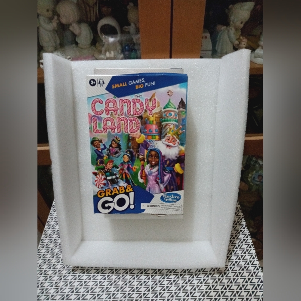 Hasbro Candy Land Grab & Go Travel Game
